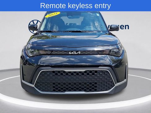 Used 2025 Kia Soul LX w/ LX Technology Package FWD image 2