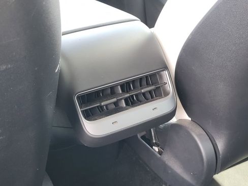 Used 2021 Tesla Model Y Long Range image 24