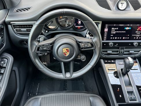 Used 2023 Porsche Macan AWD/4WD image 13