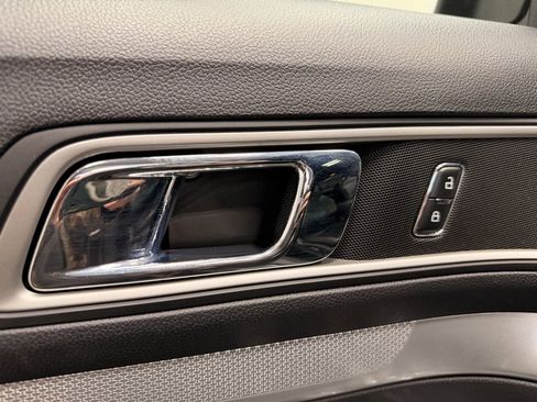 Used 2017 Ford Explorer XLT w/ Equipment Group 202A image 21