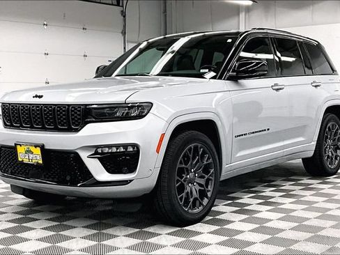 Used 2025 Jeep Grand Cherokee Summit w/ Obsidian Package AWD/4WD image 12