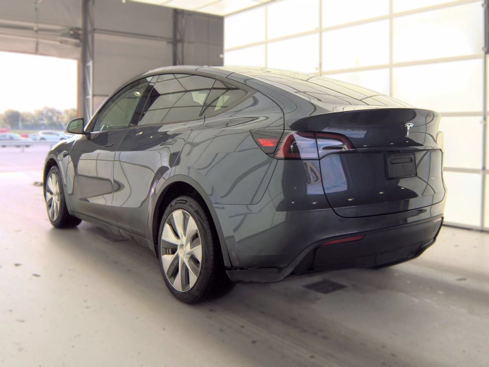 Used 2023 Tesla Model Y Long Range AWD/4WD image 4