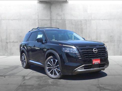 New 2026 Nissan Pathfinder Platinum w/ Cargo Package AWD/4WD image 2
