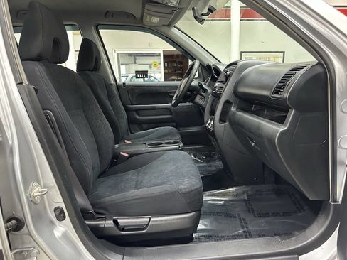 Used 2005 Honda CR-V LX image 17