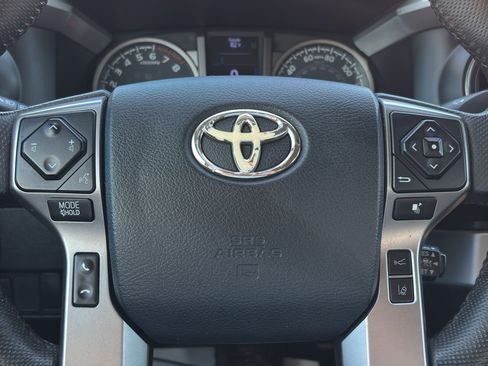 Used 2020 Toyota Tacoma SR5 RWD image 17