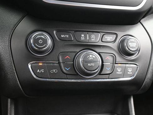 Used 2022 Jeep Cherokee Latitude Lux image 25