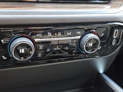 Used 2025 Chevrolet Silverado 1500 LT Trail Boss w/ Convenience Package II image 17