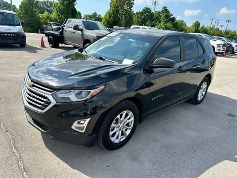 Used 2021 Chevrolet Equinox LS w/ LS Convenience Package FWD image 2