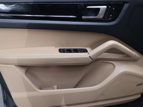 Used 2020 Porsche Cayenne AWD/4WD image 15