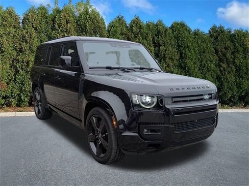 Used 2024 Land Rover Defender 130 X-Dynamic SE image 3