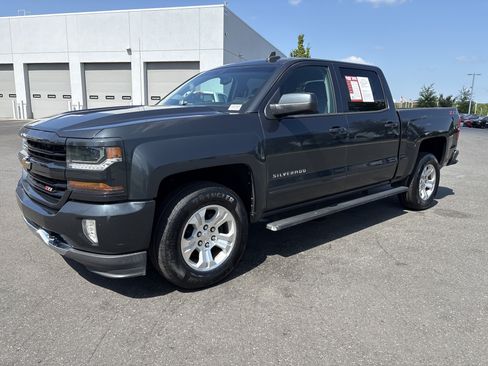 Used 2018 Chevrolet Silverado 1500 LT w/ All Star Edition AWD/4WD image 5