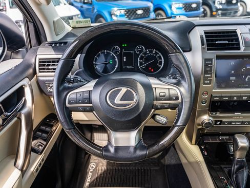 Used 2020 Lexus GX 460 Premium w/ Premium Package image 28