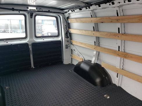 Used 2024 GMC Savana 2500 w/ Driver Convenience Package image 15