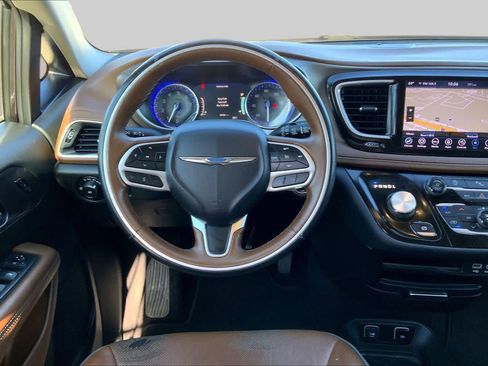 Used 2019 Chrysler Pacifica Limited FWD image 9