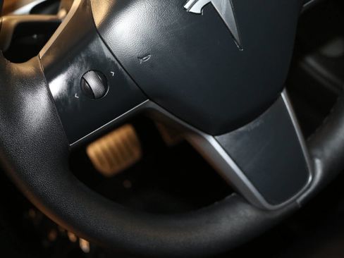 Used 2023 Tesla Model Y Performance image 32