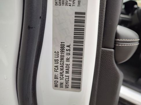 Used 2021 Jeep Grand Cherokee L Laredo w/ Luxury Tech Group I AWD/4WD image 33