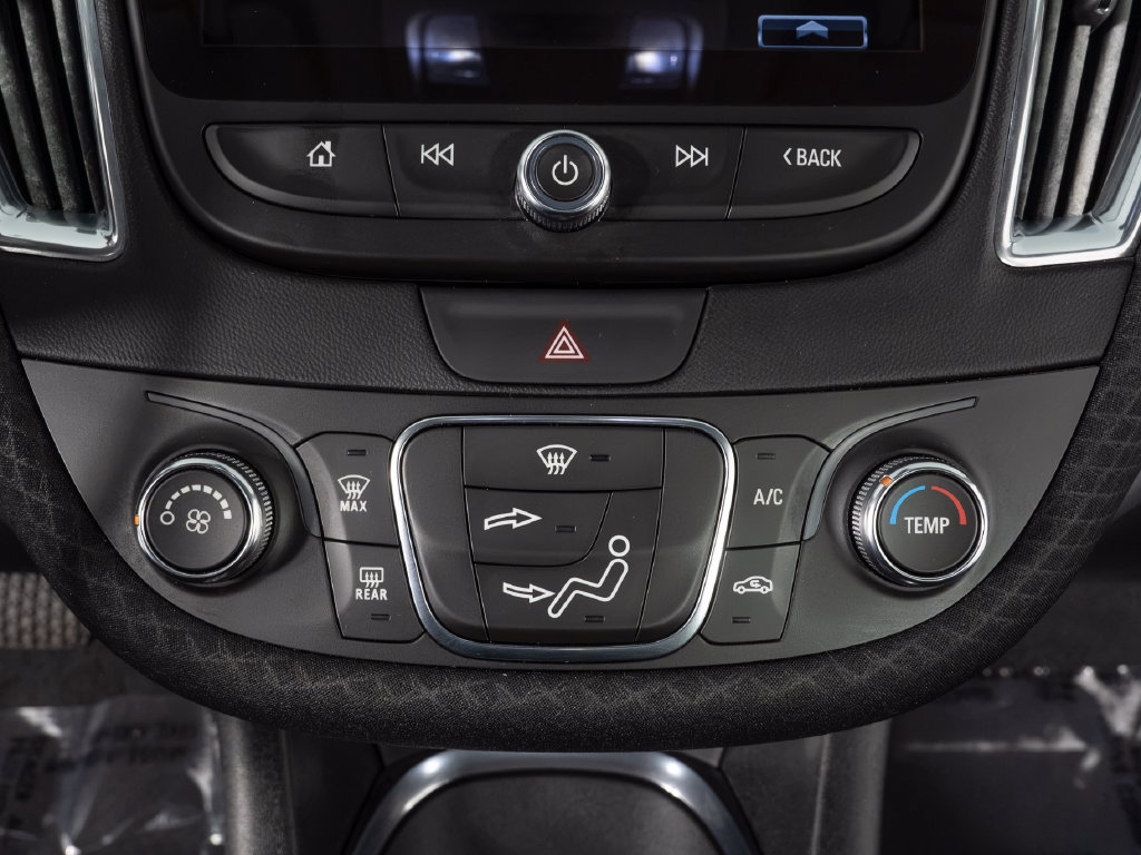 Used 2017 Chevrolet Malibu LT FWD image 24
