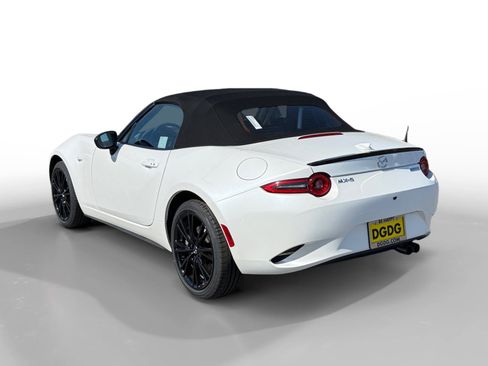 New 2026 MAZDA MX-5 Miata Club RWD image 3