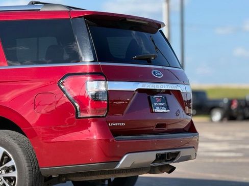 Used 2018 Ford Expedition Limited w/ Equipment Group 301A RWD image 11