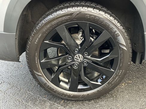 Used 2024 Volkswagen Taos SE image 13