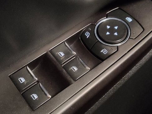 Used 2020 Ford Explorer XLT image 27