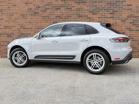 Certified 2025 Porsche Macan image 3