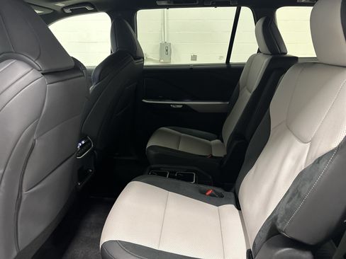 Used 2025 Lexus TX 500h AWD image 31