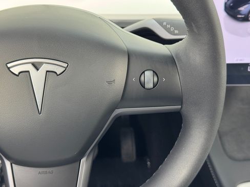 Used 2024 Tesla Model Y Long Range AWD/4WD image 20