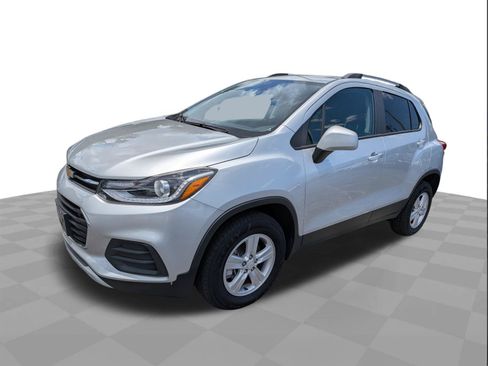 Certified 2022 Chevrolet Trax LT w/ LT Convenience Package AWD/4WD image 8