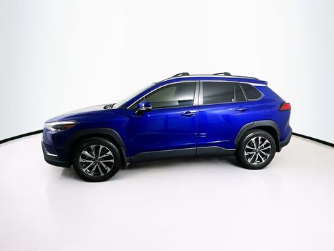 Used 2024 Toyota Corolla Cross XLE image 4