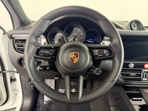 Certified 2026 Porsche Macan AWD/4WD image 26