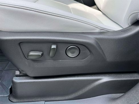 Used 2025 Chevrolet Suburban Premier image 31