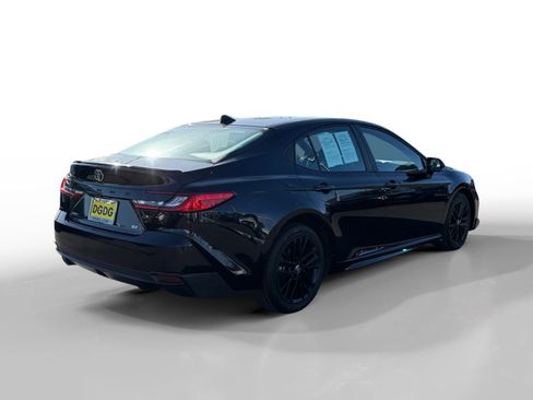 Used 2025 Toyota Camry SE image 5
