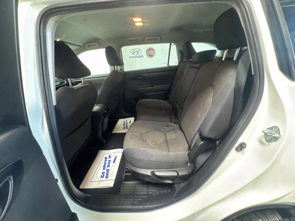 Used 2021 Toyota Highlander LE AWD/4WD image 32