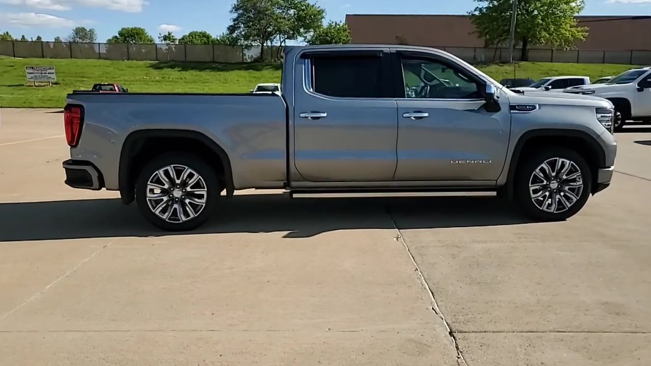 Used 2023 GMC Sierra 1500 Denali w/ Denali Reserve Package AWD/4WD image 9