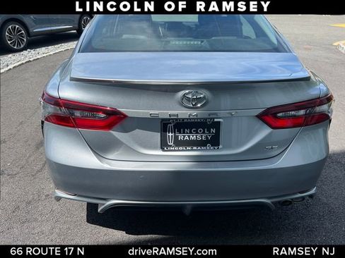 Used 2022 Toyota Camry SE FWD image 4