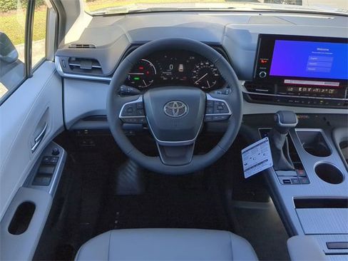 New 2026 Toyota Sienna XLE image 16