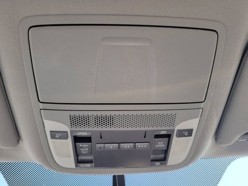 Used 2016 Acura TLX FWD image 22