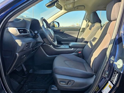Used 2022 Toyota Highlander LE image 19