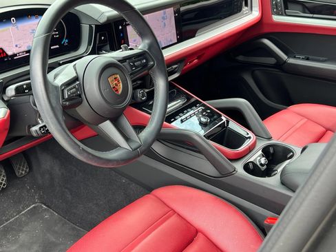 Certified 2024 Porsche Cayenne Coupe AWD/4WD image 4