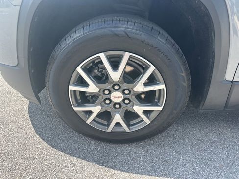 Used 2022 GMC Acadia SLE w/ Driver Convenience Package FWD image 5