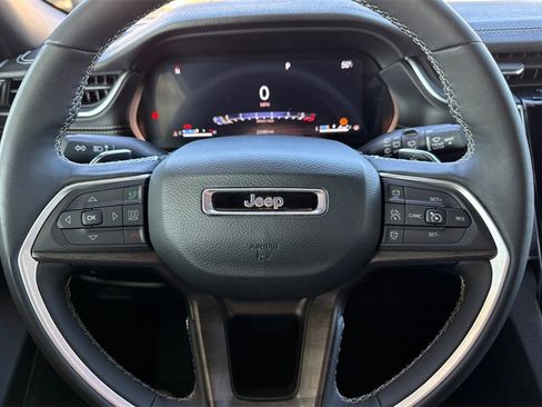 Used 2024 Jeep Grand Cherokee Limited image 33