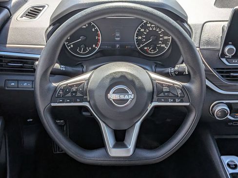 Used 2025 Nissan Altima 2.5 SV FWD image 19