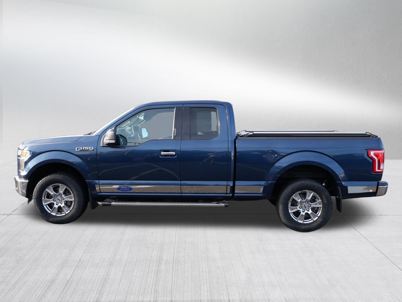 Used 2017 Ford F150 XLT w/ Equipment Group 302A Luxury AWD/4WD image 4