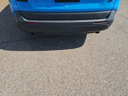 Used 2019 Toyota RAV4 LE FWD image 6