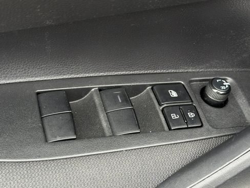 Used 2022 Toyota Corolla LE w/ Carpet Mat Package (TMS) FWD image 13