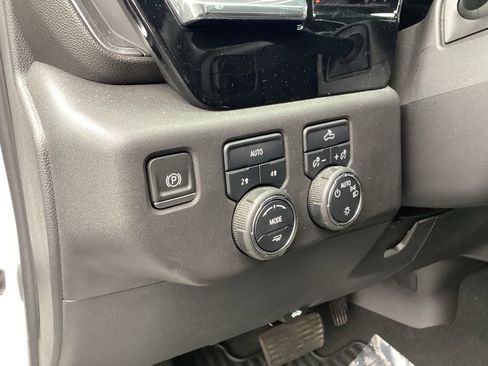 Used 2024 Chevrolet Silverado 1500 LT image 17