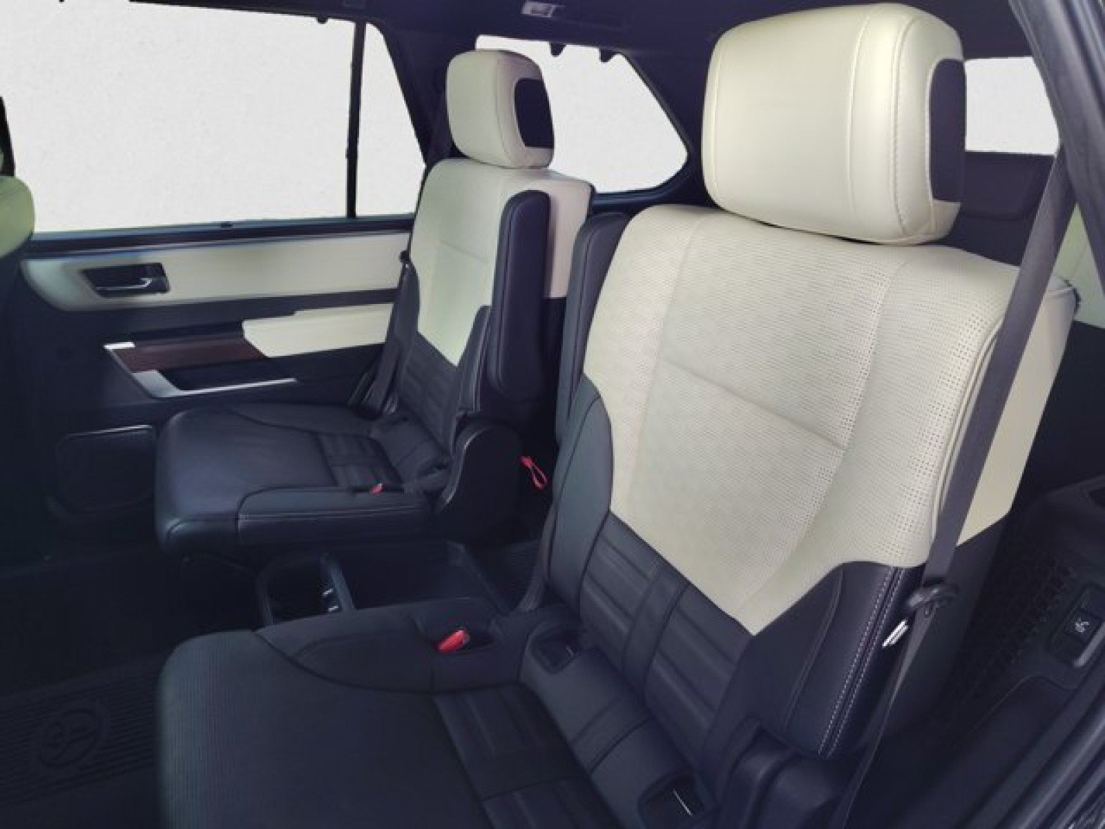 Used 2024 Toyota Sequoia Capstone AWD/4WD image 18