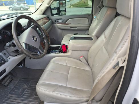 Used 2007 Chevrolet Silverado 2500 LTZ w/ Safety Package AWD/4WD image 5