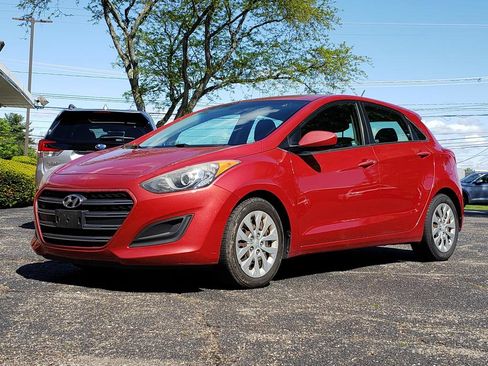 Used 2016 Hyundai Elantra GT FWD image 1
